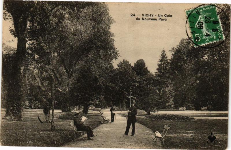 CPA VICHY Un coin du Nouveau Parc (267019)