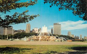 Postcard United States Chicago Illinois Buckingham fountain 1968