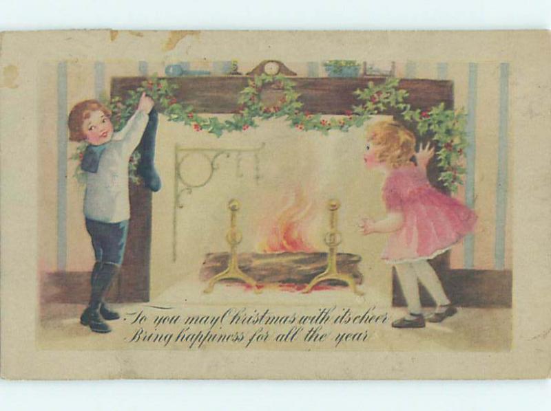 Pre-Linen christmas KIDS HANG HOLLY AND STOCKINGS FOR SANTA BY FIREPLACE HQ6154