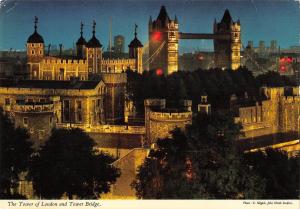 BR90744 the tower of london and tower bridge  uk