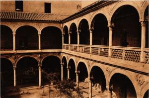 CPA Toledo Claustro del Hospital de Santa Cruz SPAIN (743835)