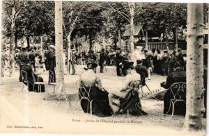 CPA VICHY Jardin de l'Hopital pendant la Musique (267618)