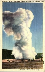 c1935 YELLOWSTONE PARK WYOMING OLD FAITHFUL GEYSER SUNRISE LINEN POSTCARD 41-123