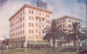 Autos MERCED CALIFORNIA 1940s Tioga Hotel Roberts postcard roadside 3048