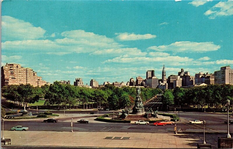 Philadelphia Pennsylvania PA Downtown Skyline Museum of Art Statue Postcard 