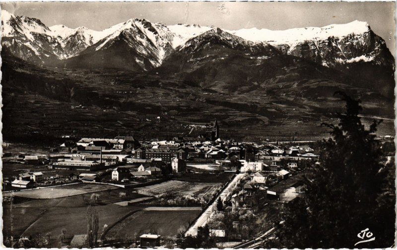 CPA EMBRUN - Dans le Fond - Les Grottes Baratier (112848)