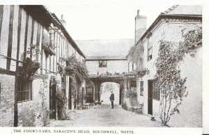 Nottinghamshire Postcard - The Court-Yard, Saracen's Head, Southwell - Ref 4098A