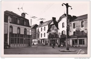 RP: PARAME , France , 30-40s ; Place de la Mairie et les hotels