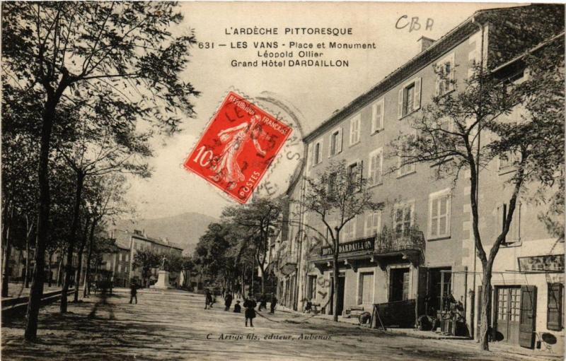 CPA Les Vans. Place et Monument Léopold Ollier. Grand Hotel Dardaillon (660565)