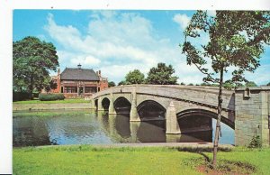 Leicestershire Postcard - Bridge and Pavilion - Abbey Park, Leicester  XX29