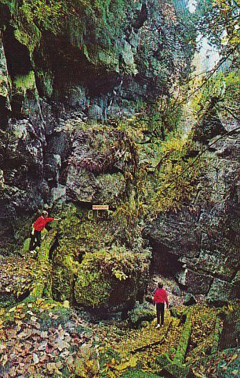 Canada Preacher's Pulpit and Fern Cavern Blue Mountain Scenic Caves Collingwo...