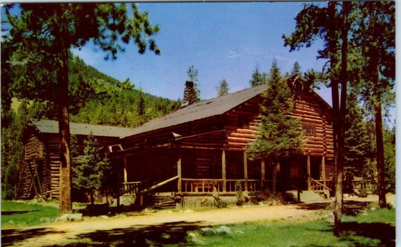 PAHASKA TEPEE, WY  BUFFALO BILL'S Rustic Log HUNTING LODGE c1950s Postcard