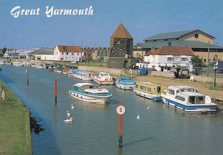 Boat 5mph Speed Limit Signs At Great Yarmouth 1980s Postcard