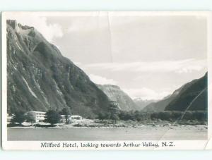 Bent - 1960 RPPC - MILFORD HOTEL IN SELWYN South Island NEW ZEALAND p2581