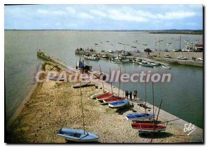 Postcard Modern Ile D'Oleron L'Entree Du Port With Sailing Ecole