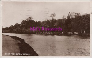 Berkshire Postcard - Reading River Promenade. Real Photo. Posted 1928 - RS38565