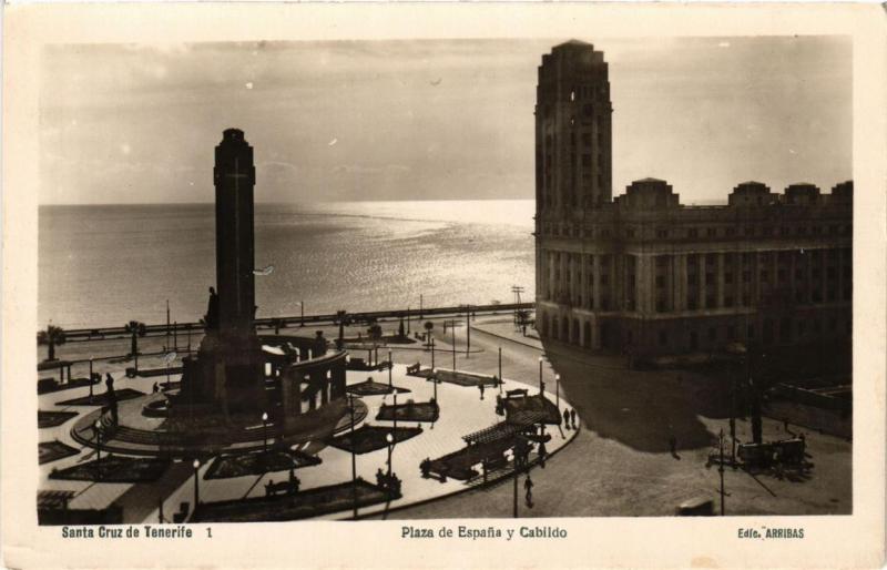 CPA AK SANTA CRUZ de Tenerife Plaza de Espana y Cabildo SPAIN (674054)