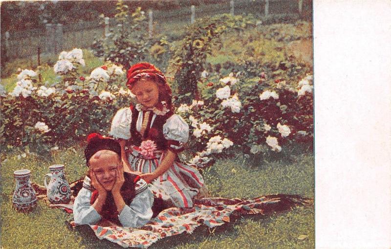 BT2092 Slovacke deti children enfant costumes folklore types   slovakia