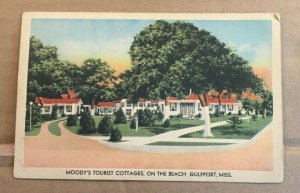 UNUSED LINEN POSTCARD - MOODY'S TOURIST COTTAGES, ON THE BEACH, GULFPORT, MISS. 