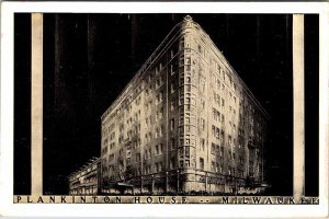 Postcard BUILDING SCENE Milwaukee Wisconsin WI AO4930