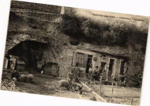 CPA VOUVRAY-sur-Loir - Habitations Troglodytes (229663)