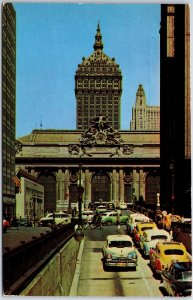 VINTAGE POSTCARD TRAFFIC ON THE RAMP AT N.Y.C. GRAND CENTRAL RAIL TERMINAL 1950s