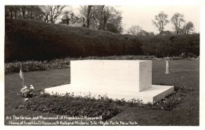 Vintage Postcard 1920's Grave & Monument National Historic Site Hyde Park NY