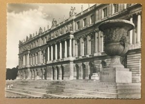 VINTAGE UNUSED  POSTCARD THE PALACE, FACADE ON THE PARK VERSAILLES FRANCE