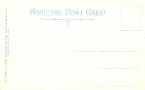 Canada - QC, Montreal. La Fontaine Park Scene