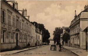 CPA AVALLON - La Rue Carnot (657191)