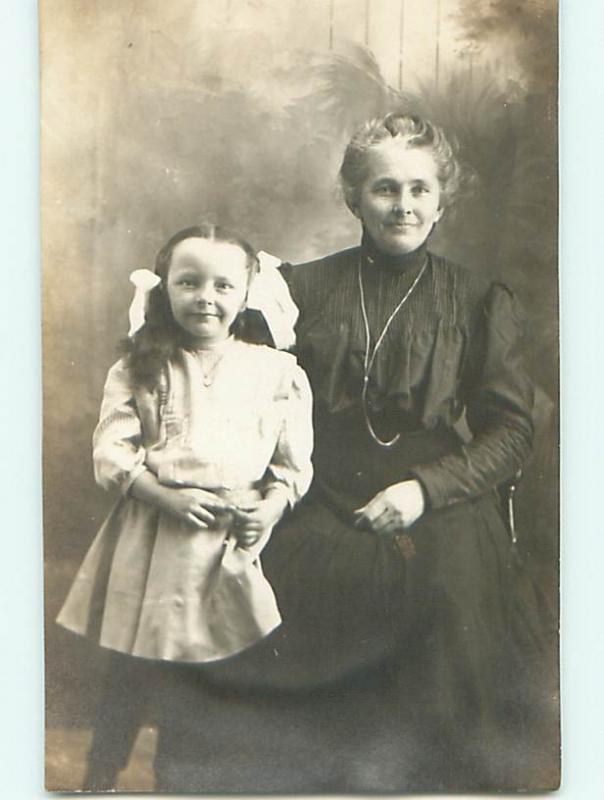 Pre-1910 rppc CUTE GIRL WITH BIG SMILE & BOWS IN HAIR WITH MOM r6601