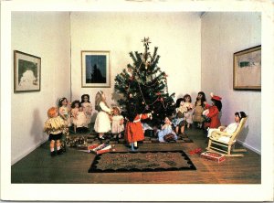 VINTAGE CONTINENTAL SIZE POSTCARD CHRISTMAS DISPLAY OF ANTIQUE DOLLS