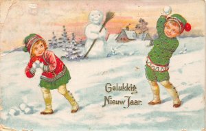B105 New Year Greetings 1930 Children in Snow Ball Fight Snowman postcard