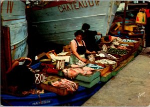 Marseille Etat de poissons sur le Vieux Port 1950s Postcard Fish Stall Old Port