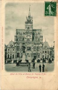 CPA Hotel de Ville et Statue de Jeanne d'Arc - COMPIEGNE (291269)