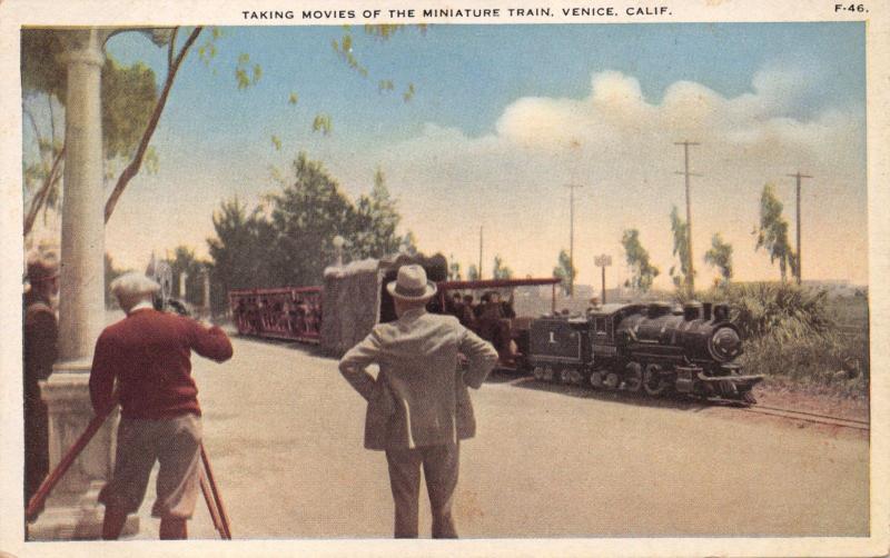 VENICE CALIFORNIA TAKING MOVIES OF THE MINIATURE TRAIN POSTCARD 1920s 