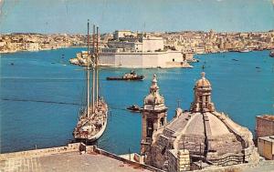 BR100828 malta the grand harbour church of our lady ship bateaux