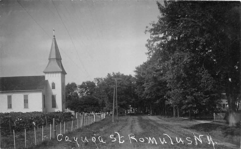 F55/ Romulus New York RPPC Postcard c1910 Cayuga Street Church