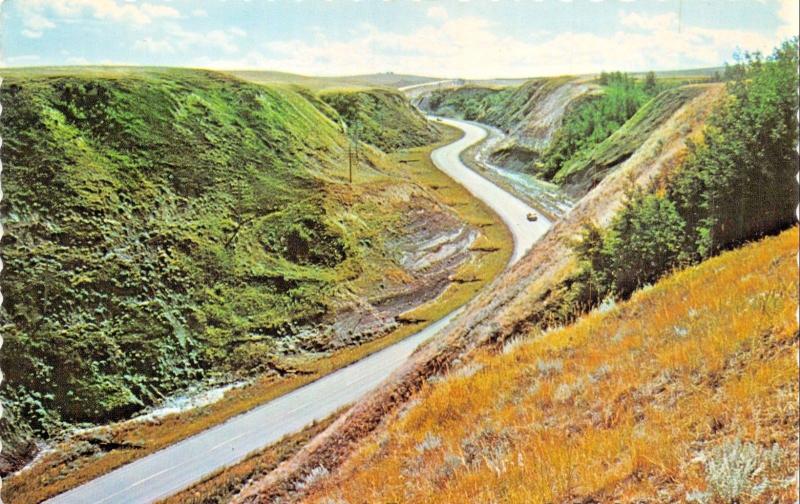 DINOSAUR VALLEY ALBERTA CANADA~TWIN HILL ROAD-#9 HIGHWAY POSTCARD