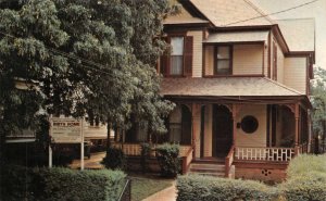 DR MARTIN LUTHER KING BIRTH HOME GEORGIA BLACK AMERICANA POSTCARD (c. 1970s)