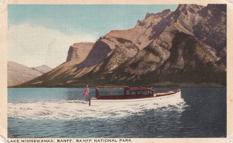 BANFF, Alberta, Canada, PU-1942; Lake Minnewanka, Banff National Park