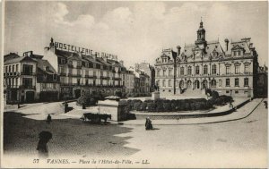 CPA VANNES-Place de l'Hotel de Ville (27348)