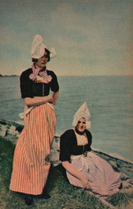 Vintage Postcard 1910s Volendam Fashion Dutch Women Traditional Costumes Holland