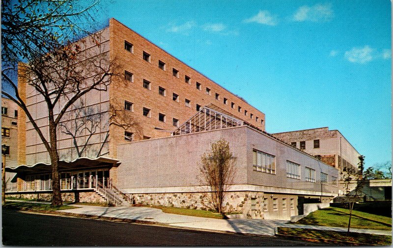 Vtg Life Science Building Marquette University Milwaukee Wisconsin WI Postcard