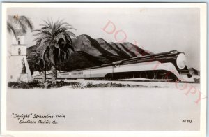 c1940s Southern Pacific Railway Daylight Streamline Train Artistic Postcard A101