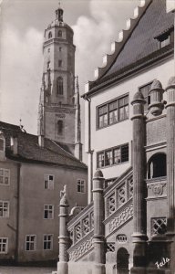 Germany Noerdlingen Rathaustreppe mit dem Daniel Turm der St Georgskirche 195...