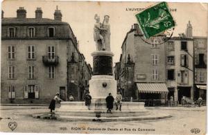 CPA RIOM - Fontaine de desaix et rue du commerce (197894)