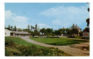 ME - Searsport. The Yardarm Motel & Restaurant  (crease)