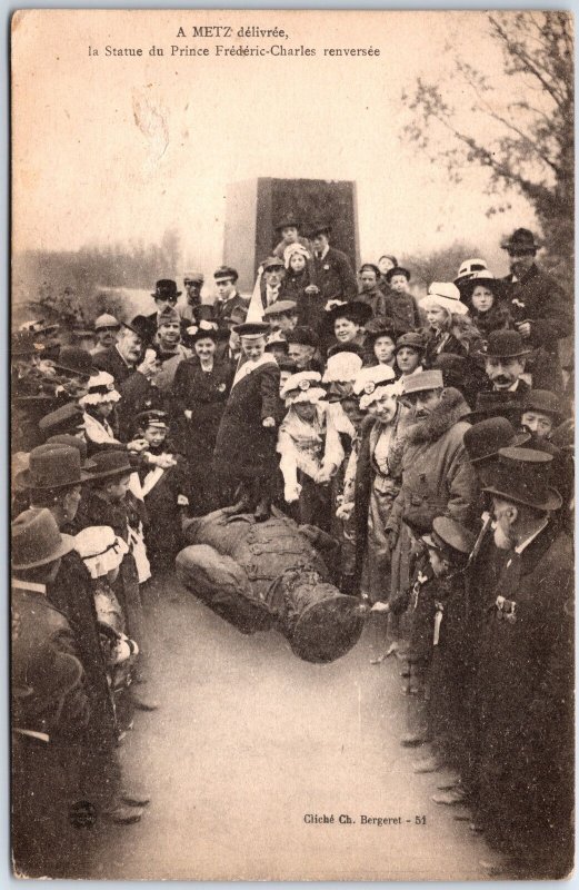VINTAGE POSTCARD THE OVERTURNED STATUE OF PRINCE FREDERIC-CHARLES AT METZ 1918