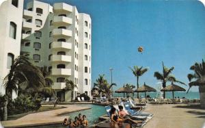 MAZATLAN, Mexico  HOTEL LOS SABALOS  Pool~Paraglider    Chrome Roadside Postcard